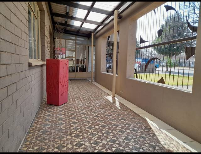 215M² BUILDING FOR SALE IN VANDERBIJLPARK CW 1